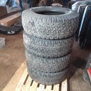 Set of 4 BF Goodrich all terrain KO 285/70R17 tires / wear