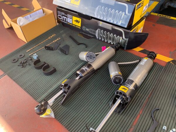 KIT D'AMORTISSEURS (x4) « OME » NITROCHARGER « SPORT » - TOYOTA LAND CRUISER 150 (SWB - COURT)