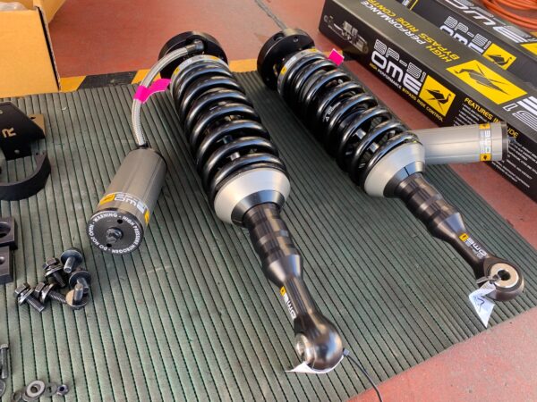 KIT D'AMORTISSEURS (x4) « OME » NITROCHARGER « SPORT » - TOYOTA LAND CRUISER 150 (SWB - COURT) – Image 2