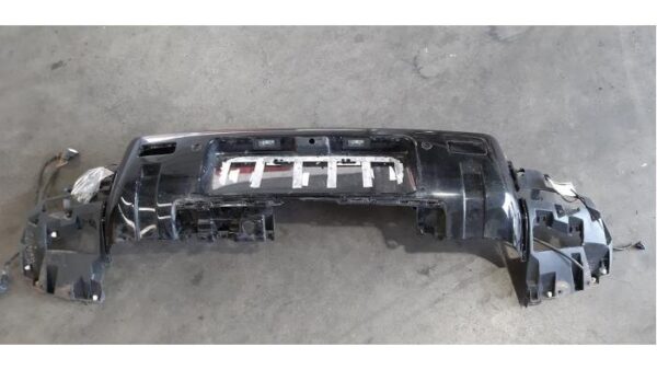 Pare choc arrière d'un Landrover Defender landrover Defender II 3.0 D250 MHEV Pare choc arrière – Image 9