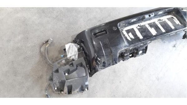 Pare choc arrière d'un Landrover Defender landrover Defender II 3.0 D250 MHEV Pare choc arrière – Image 8