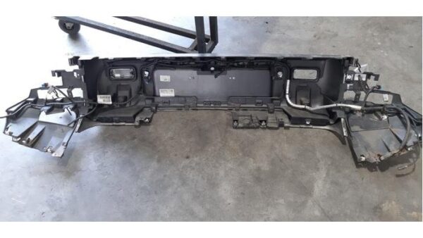 Pare choc arrière d'un Landrover Defender landrover Defender II 3.0 D250 MHEV Pare choc arrière – Image 4