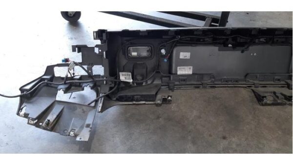 Pare choc arrière d'un Landrover Defender landrover Defender II 3.0 D250 MHEV Pare choc arrière