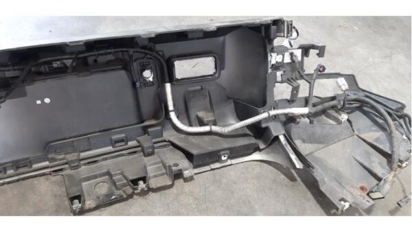 Pare choc arrière d'un Landrover Defender landrover Defender II 3.0 D250 MHEV Pare choc arrière – Image 3