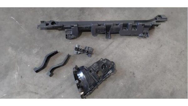 Pare choc arrière d'un Landrover Defender landrover Defender II 3.0 D250 MHEV Pare choc arrière – Image 2