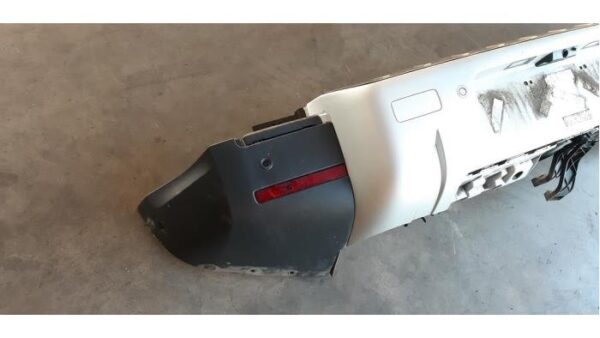 Pare choc arrière d'un Landrover Defender androver Defender II 3.0 D250 MHEV Pare choc arrière
