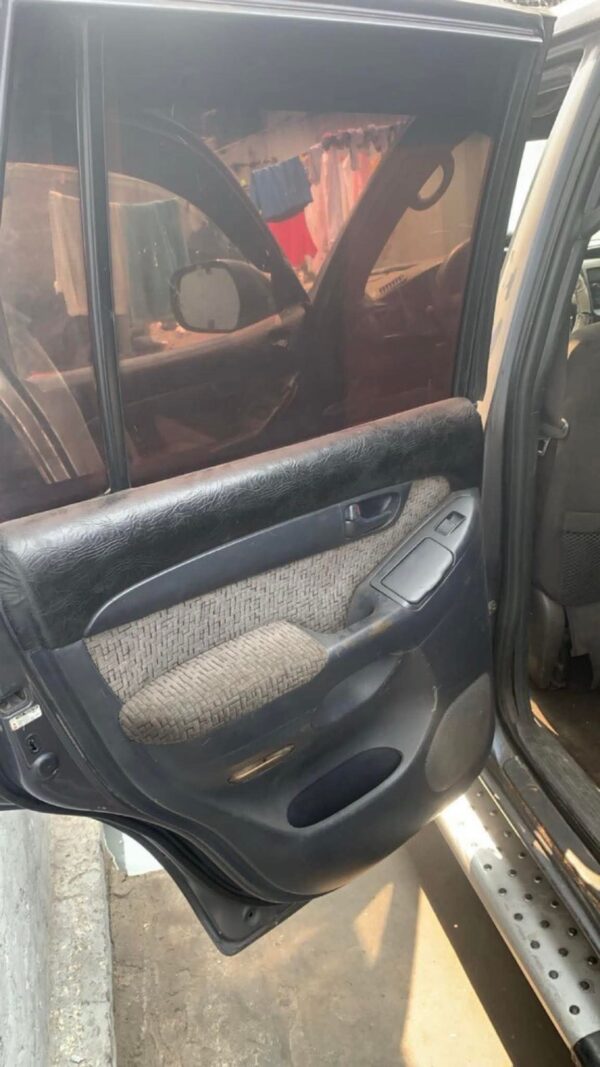 En vente pour pièces détachées 2006 Prado Gx 2006
Prado Gx, diesel, manuelle. Moteur 5L – Image 11