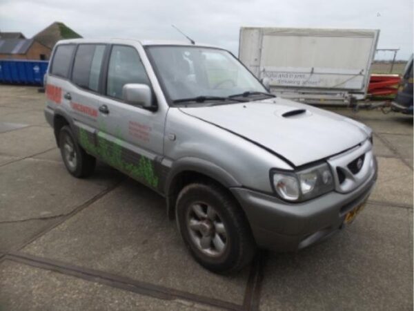 Arbre avant (complet) d'un Nissan Terrano – Image 3