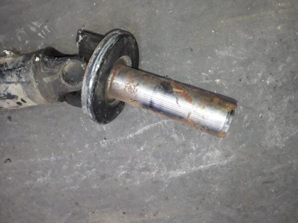 Arbre de transmission d'un Nissan Terrano – Image 3